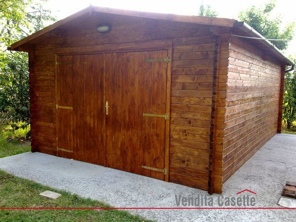 garage in legno