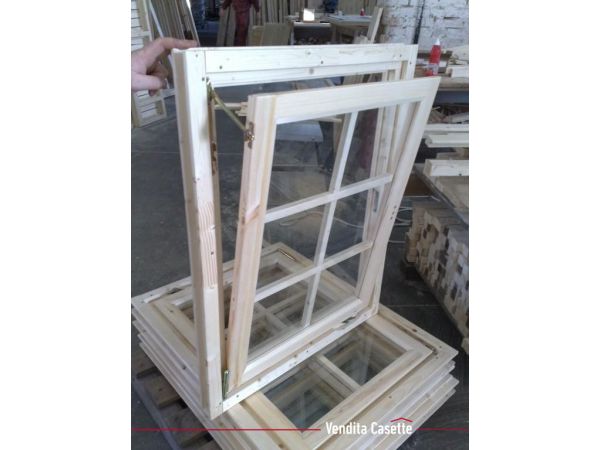 finestra doppia casetta in legno